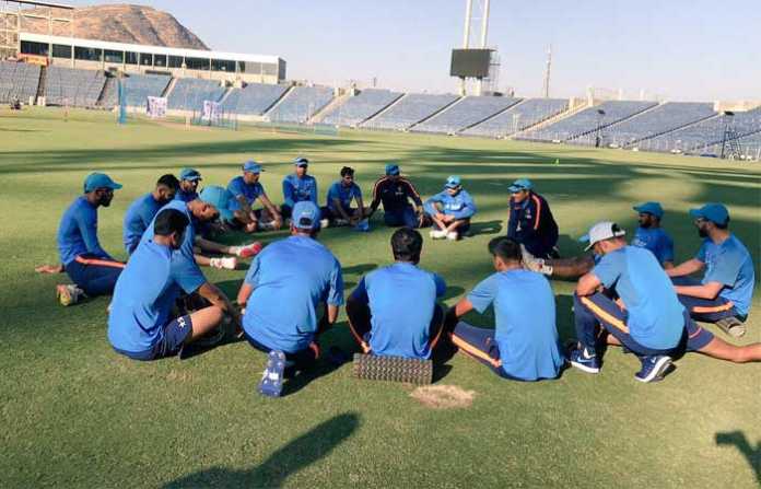indian-team-meeting