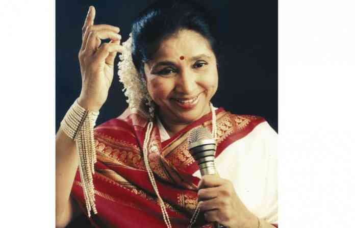 asha-bhosle-with-mike