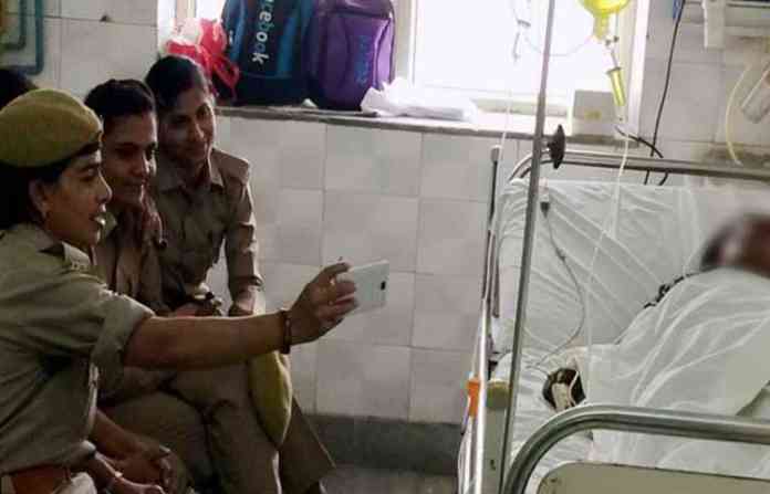 up-police-selfie