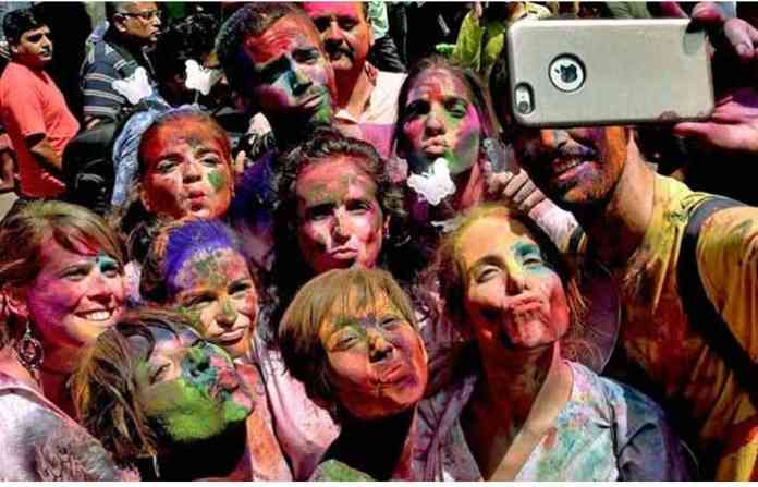 holi