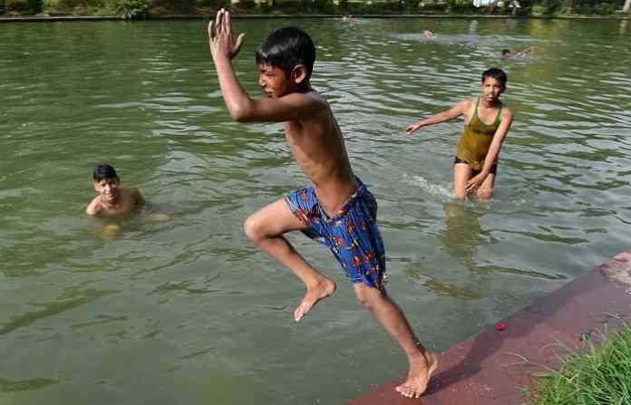 kids-in-water