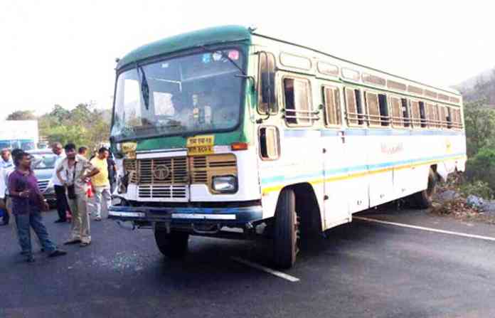 st-bus-in-kasara-ghat-met-w