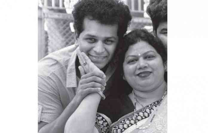 mayuresh-pem-with-his-mothe