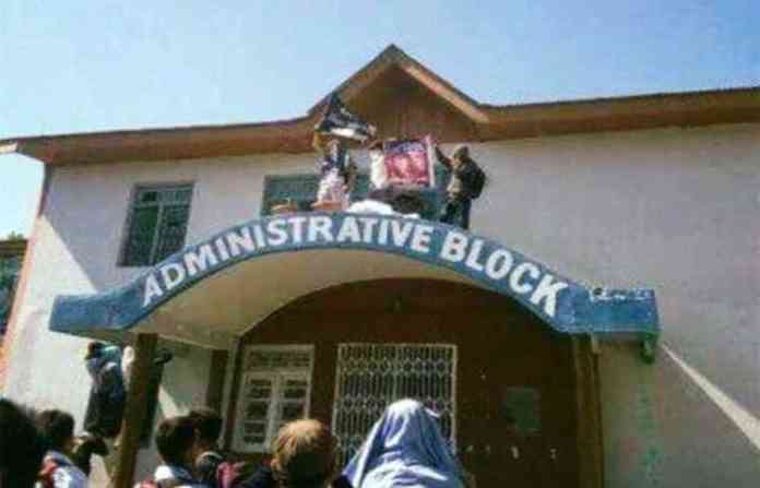 poster-and-isis-flag-in-kas