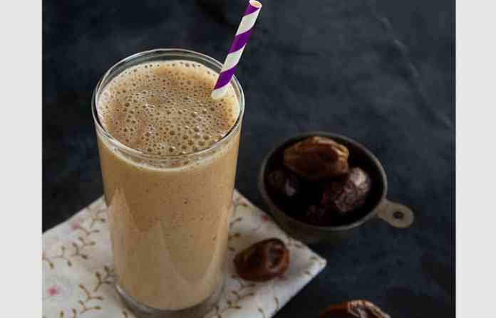 almond-date-shake