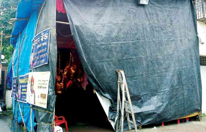 a-ganpati-pandal-in-mumbai-during-ganesh-chaturthi-festival_crop_700x450