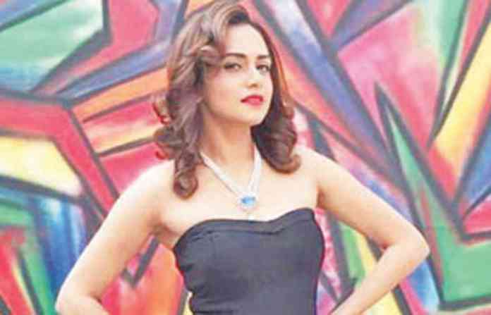 amruta-khanvilkar
