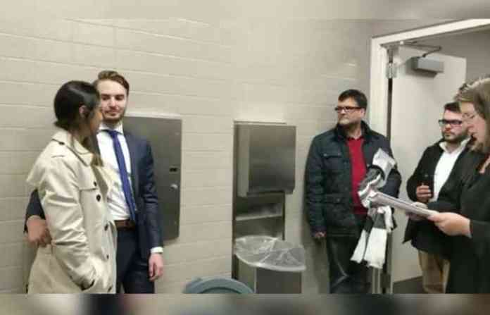 bathroom-wedding