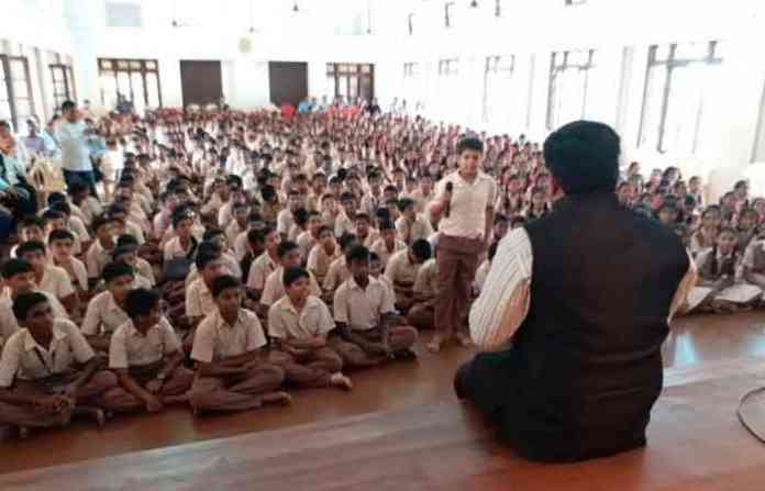 mla-samant-talk-student