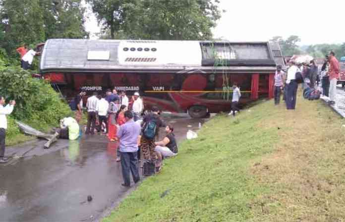 bus-accident-mumbai-ahmedabad bus-accident-mumbai-ahmedabad