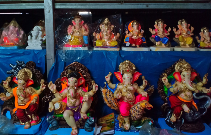 कुंभार ह्यांनी बनवलेल्या पर्यावरणस्नेही मूर्ती!