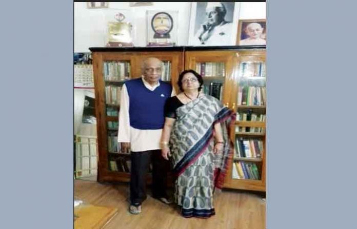 chapalgaonkar-with-wife