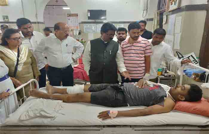 शिवसेना खासदार अरविंद सावंत यांनी सेंट जॉर्ज रुग्णालयात जाऊन जखमींची चौकशी केली