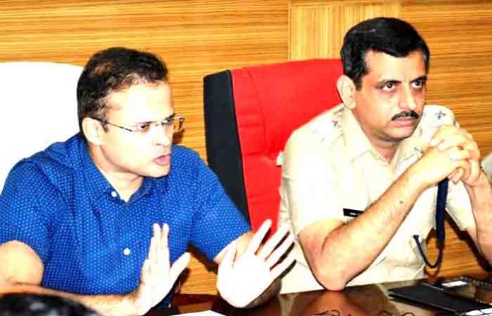 ahamednaga-voting-centre