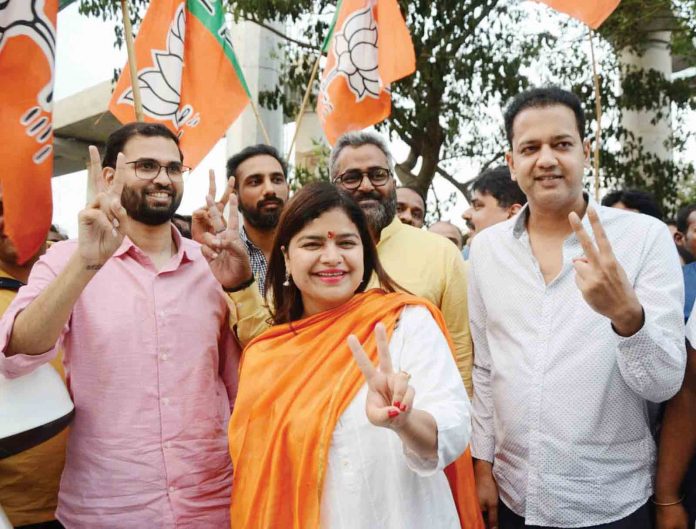 poonam-mahajan-win