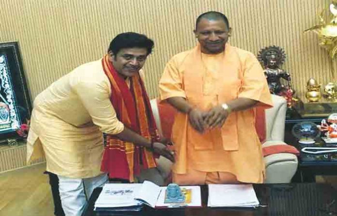 ravikishan-and-aditya-nath