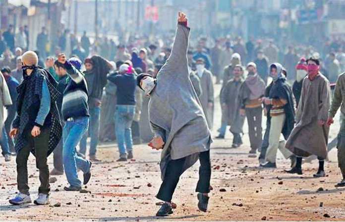 stone-pelting-in-jammu-kash