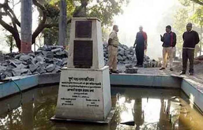 ram-ganesh-gadkari-statue