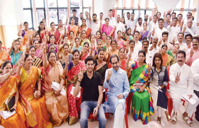 uddhav-thackeray-with-shivs