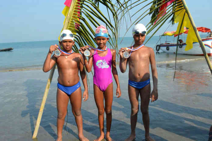 uran-bangaladesh-khadi-swimmers