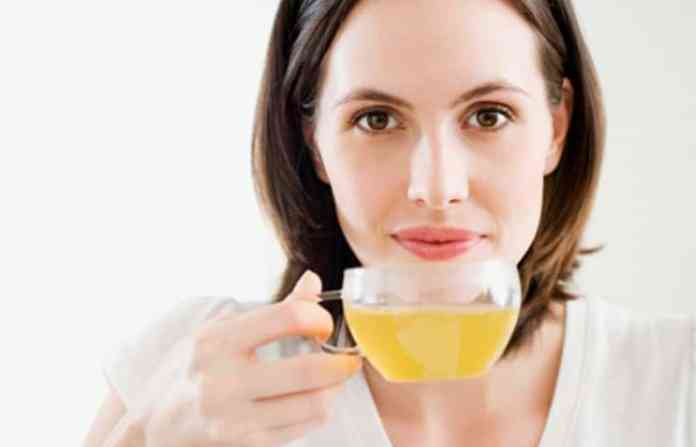 girl-drinking-green-tea