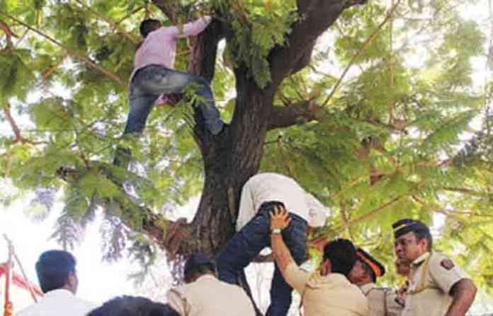 teacher-hanging