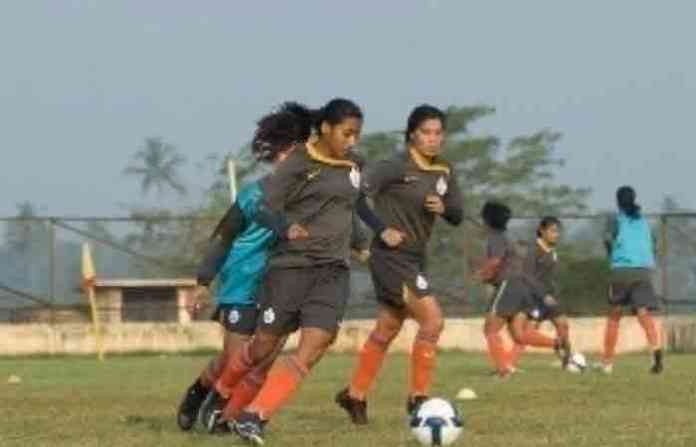 womens-foot-ball