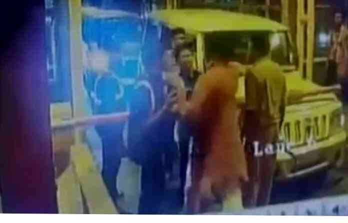 bjp-mla-beat-toll-employee