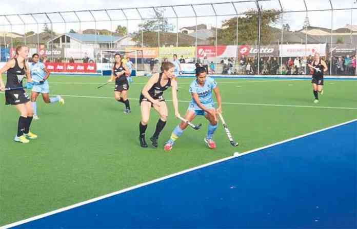 women-hockey
