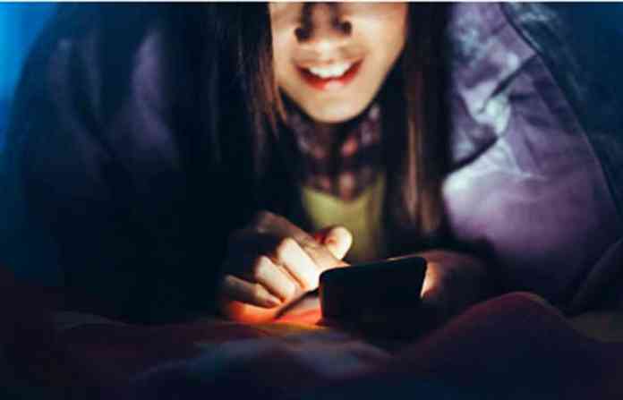 chatting-in-night