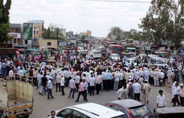 killari-farmers-protest