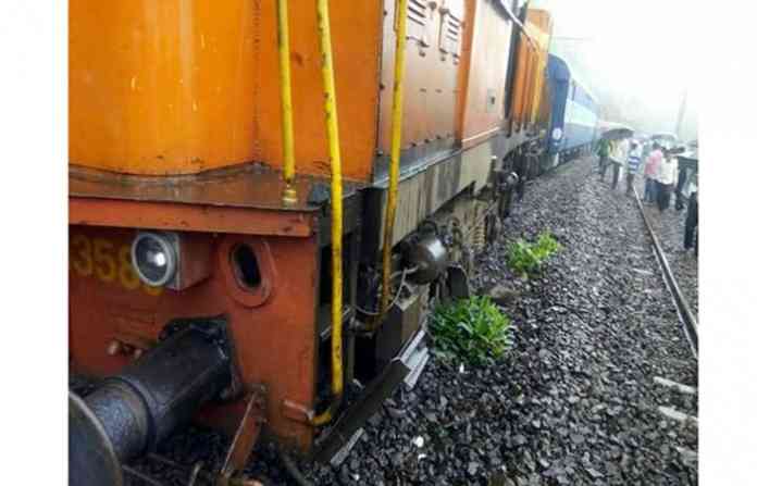 hyderbad-express-derail