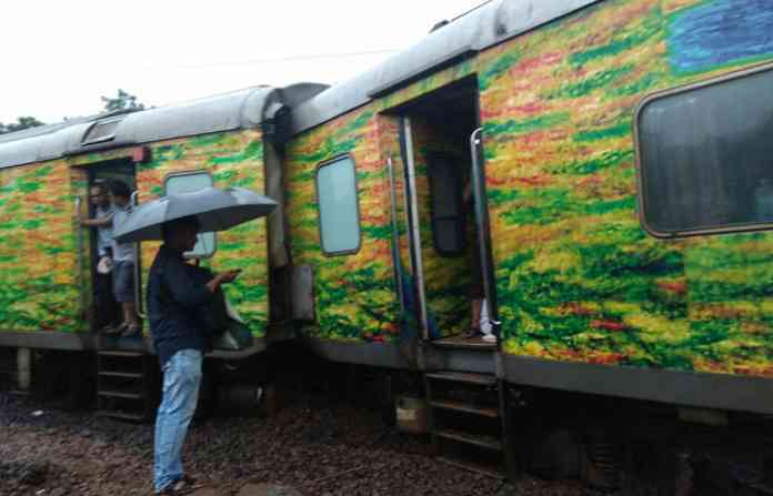duranto-asangaon-accident