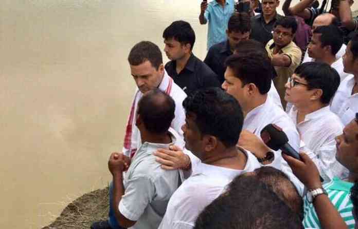 rahul-gandhi-in-flood-affec