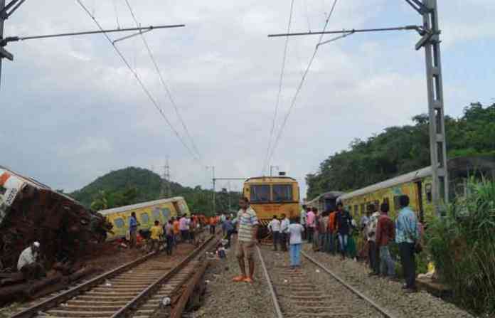 duranto-asangaon-accident-p
