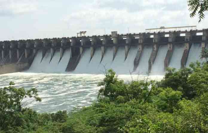 ujni-dam-overflow