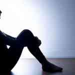 नैराश्याची सुरुवातीची लक्षणे कोणती आहेत? जाणून घ्या