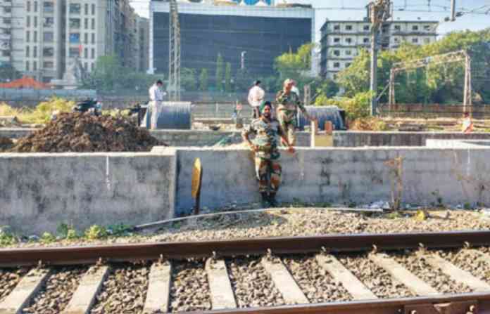 elphinston-fob-work_crop_700x450