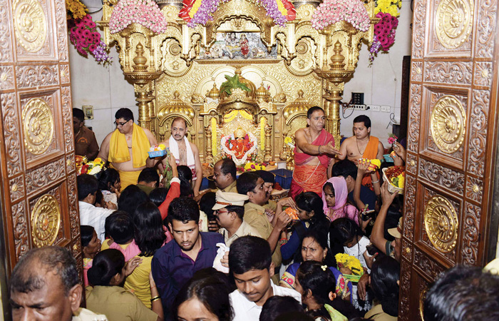 बाप्पा मुंबापुरीला सुरक्षित ठेव