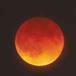 मुंबईकरांनो या वेळेला दिसणार चंद्रग्रहण, Blood Moon साठी रहा तयार