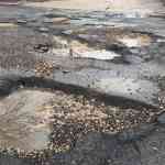 ठाण्यात खड्ड्यांमुळे 18 जणांचा मृत्यू, हायकोर्टाने ठाणे महापालिकेला फटकारले