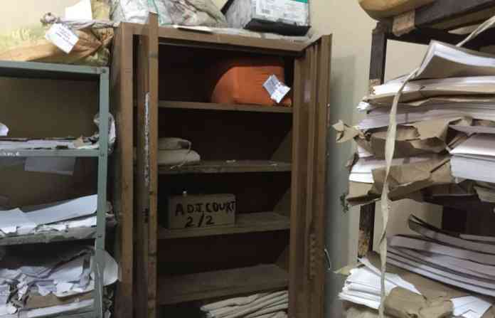robbery-in-ambajogai-court