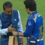 sunil-gavaskar-gift-to-sach