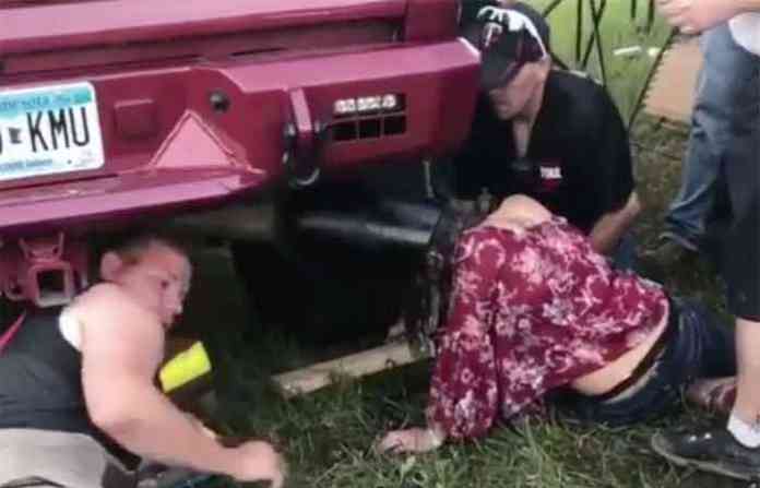 womens-head-stuck-in-tailpi