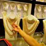 देश विदेश – सोन्याची झळाळी उतरली, चांदीही स्वस्त