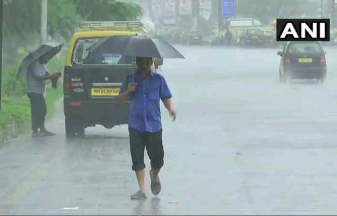 taxi-in-mumbai-rain taxi in mumbai rain