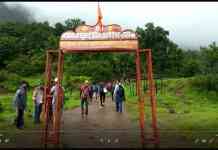 कळसुबाई शिखरावर पर्यटकांचे प्रचंड हाल, लहान मुले, महिला, वृद्धांची प्रचंड गैरसोय