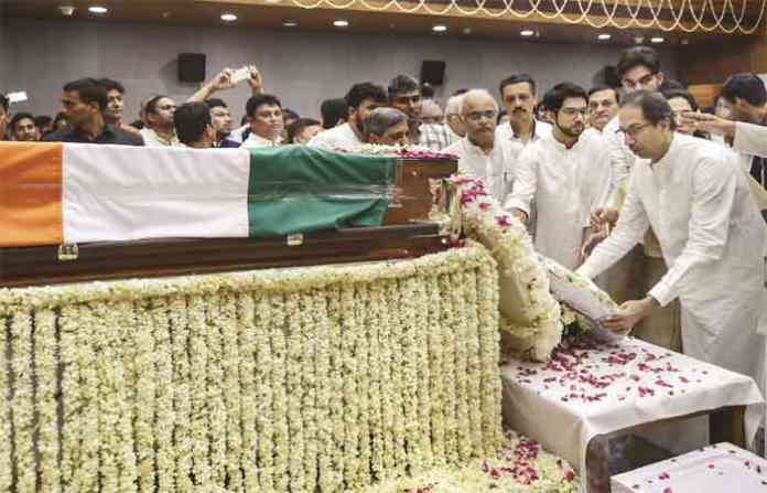 uddhav-thackarey-at-funeral