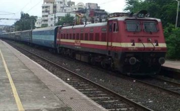 तीन तास आधीच ट्रेन सुटली, प्रवाशाला 31 हजारांची भरपाई; ग्राहक तक्रार निवारण आयोगाचा निर्णय maharashtra-express