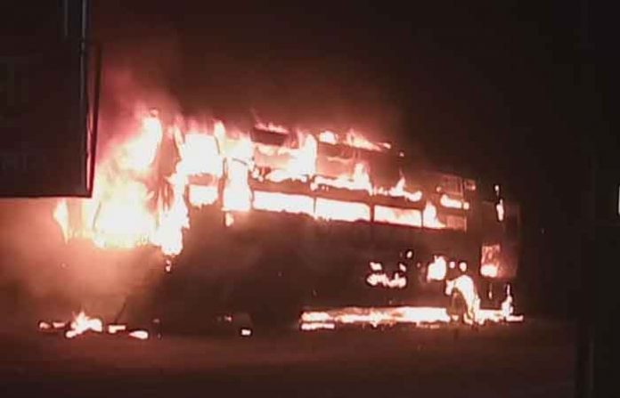 bus-fire-near-indapur bus-fire-near-indapur